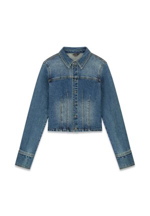 Cropped spijkerjasje in lichtblauw met knoopsluiting aan de voorkant, puntkraag en verticale stikdetails op het lijfje en de mouwen.