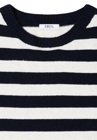 Gestrickter Pullover mit rundem Ausschnitt, versehen mit abwechselnd horizontalen Streifen in Navyblau und Weiß. Weiche Textur, lässiges Design. Markenetikett sichtbar.