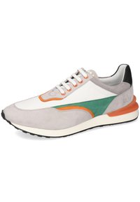 Wildledersneaker mit grauem Obermaterial und weißen, grünen und orangefarbenen Akzenten. Leichtes Design mit gummierter Sohle und Schnürverschluss.