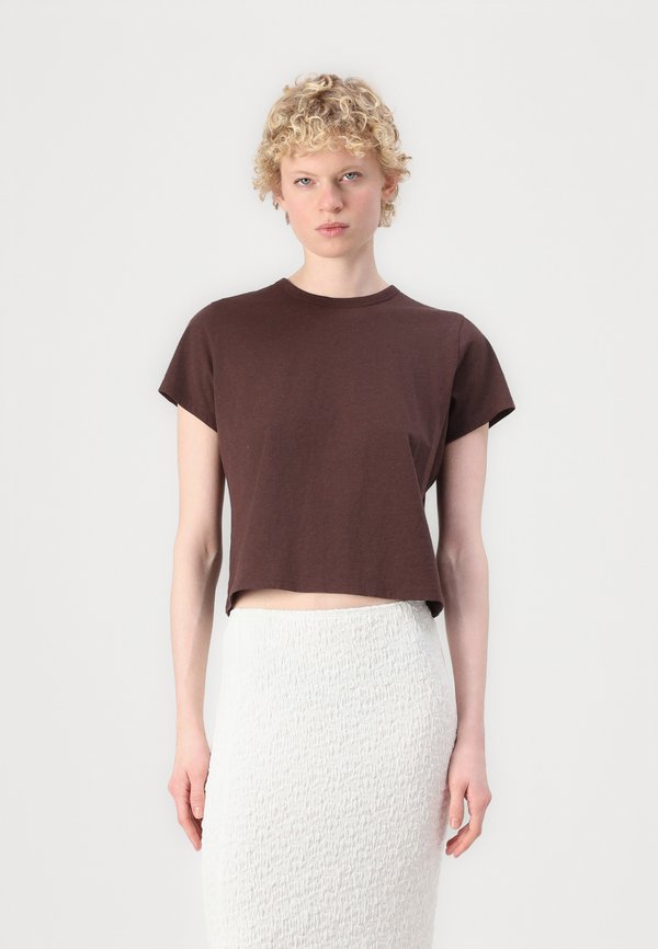 Essential Polished Body-Skimming Tee - Basic T-shirt