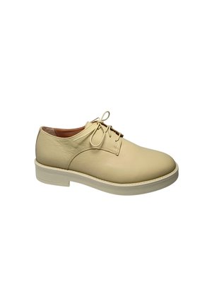 Scarpa Oxford beige in pelle con lacci, punta arrotondata e suola spessa, vista dal lato esterno.
