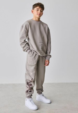 OVERSIZED LETTER GRAPHIC PRINT AND JOGGERS SET - Chándal - charcoal grey