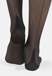 Collant neri trasparenti con cucitura posteriore e zona del piede rinforzata, caratterizzati da un bordo ondulato sul tallone. Texture liscia, design classico.