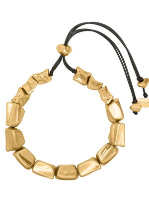 Bransoletka z nieregularnymi koralikami w złotym kolorze nawleczonymi na czarny regulowany sznurek z zapięciami w kolorze złotym.