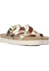 Gouden metalen bandensandalen met een dikke beige plateauzool en een getextureerde lichtbruine voetbed. Voorzien van een verstelbare gespdetail.