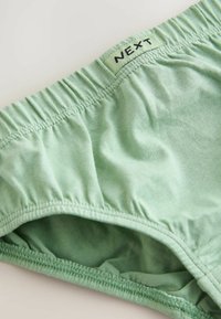 Mutande di cotone verde menta con vita elasticizzata. Presentano una finitura a cucitura piatta e una piccola etichetta che mostra il marchio "NEXT."