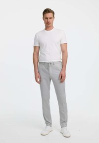 Unselected, light grey