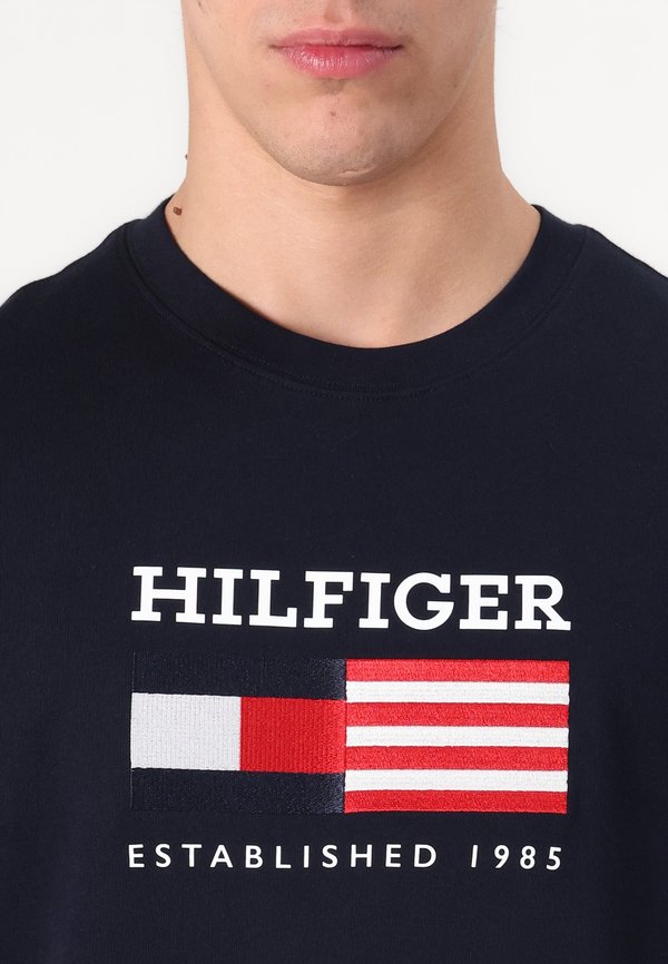 AMERICANA MONOTYPE FLAG BOX TEE UNISEX - Print T-shirt - desert sky4