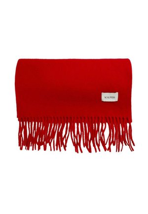 Bufanda de lana roja con un detalle de flecos en la parte inferior y una pequeña etiqueta con el texto "SCALPERS" en un lado.