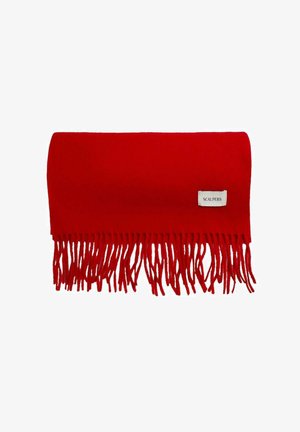 Bufanda de lana roja con un detalle de flecos en la parte inferior y una pequeña etiqueta con el texto "SCALPERS" en un lado.