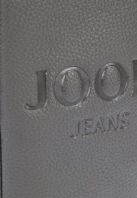 JOOP! Jeans LETTERA BIANCA - Ovitek za telefon - darkgrey