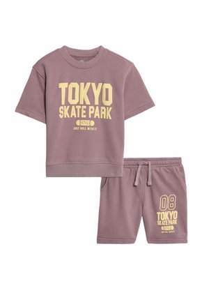 OUTFIT - Shorts - purple