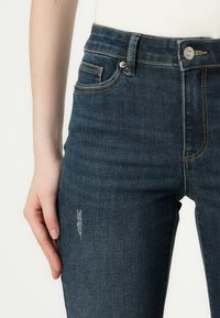 ONLY ONLWAUW MID WAIST - Traperice uskog kroja - dark blue denim
