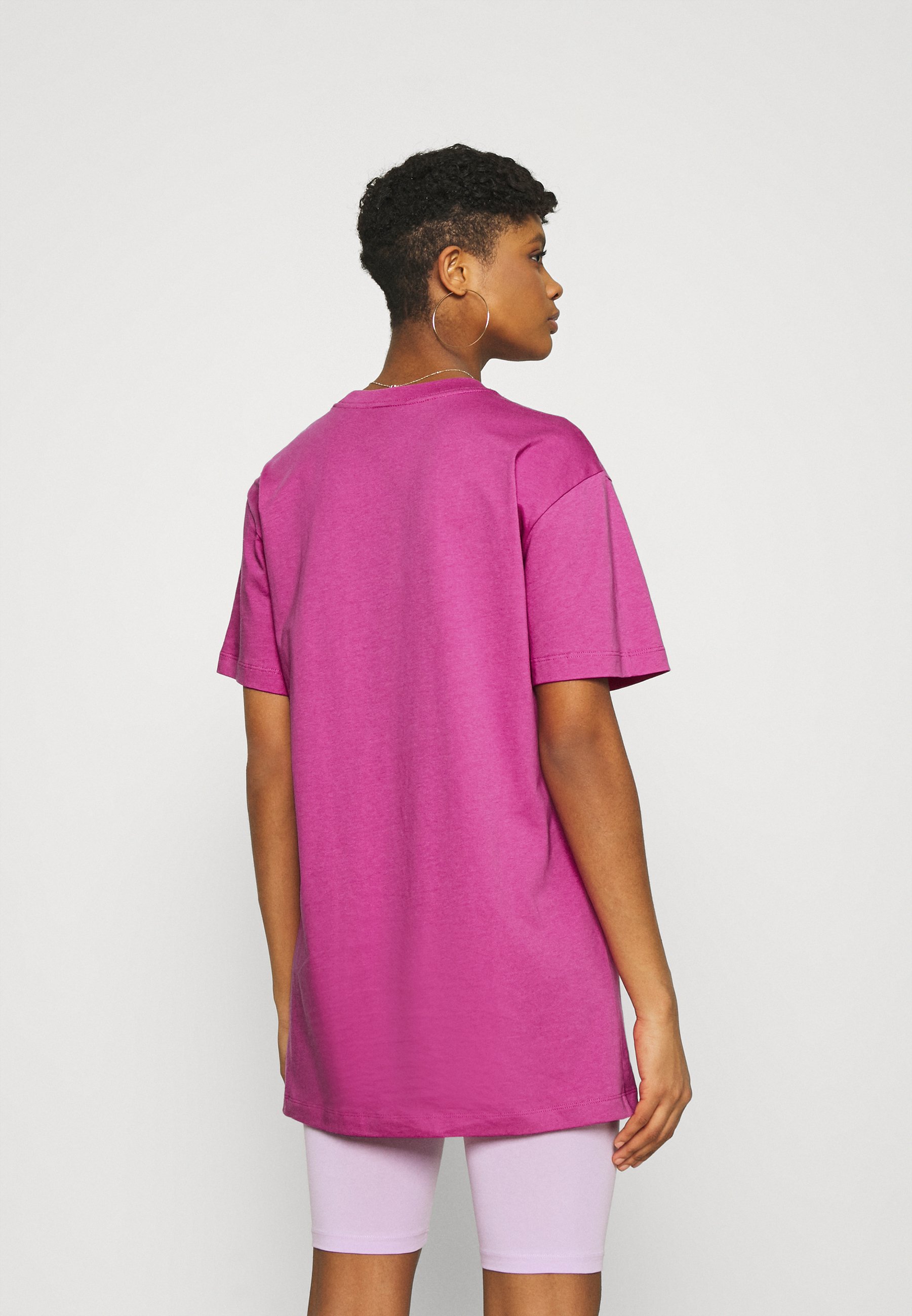 active fuchsia nike shirt