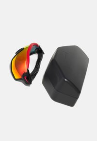 Sonnenbrille mit schwarzem Rahmen und verstellbaren roten Akzenten, ausgestattet mit einer großen, mehrfarbigen Spiegel-Linse. Wird mit einem schwarzen, eckigen Schutzetui geliefert.