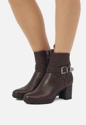 Botines con plataforma - marron