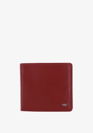 Portefeuille pliable en cuir rouge avec coutures visibles et petit emblème logo argenté dans le coin inférieur droit.