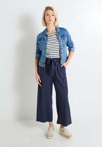 Grain de Malice AMPLE - Pantalon classique - marine