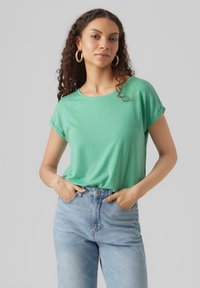 Vero Moda VMAVA PLAIN - T-paita - jade cream
