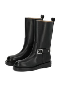 Botas de tobillo de cuero negro con un acabado liso, que cuentan con un eje ancho, detalle de hebilla y un tacón bajo en bloque.