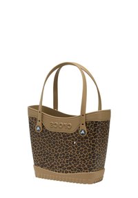 Tote bag van rubber met leopardenprint en tan kleurige handvatten, met een verhoogd merklogo, twee ronde accenten en een gestructureerde bodem voor grip.