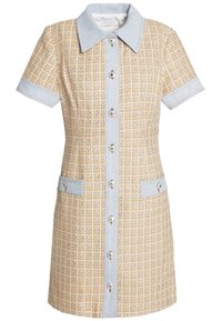 Robe à manches courtes en beige et bleu clair, dotée d'un motif à carreaux, de boutons sur le devant, de deux poches et d'un col classique.