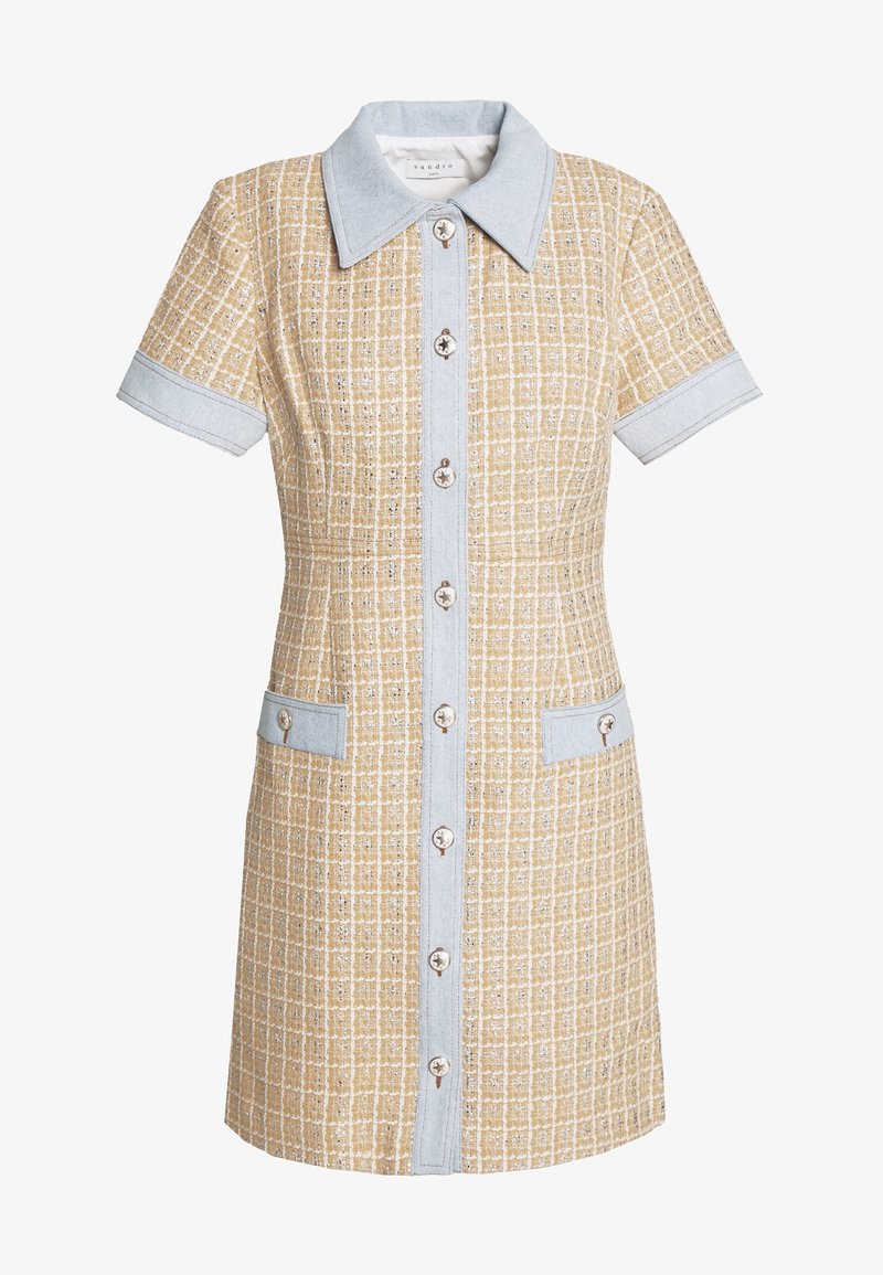 Robe à manches courtes en beige et bleu clair, dotée d'un motif à carreaux, de boutons sur le devant, de deux poches et d'un col classique.