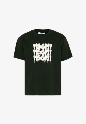 T-shirt noir à manches courtes avec trois logos MSGM! blancs empilés en style peinture qui coule sur le devant.