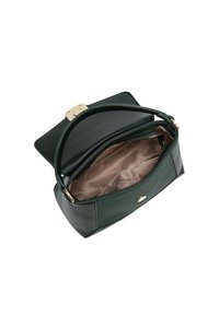Groene leren handtas met gouden hardware, gestructureerde vorm en een interieur gevoerd met beige stof met een ritsvak.