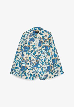 Biały żakiet na jedno zapięcie, z niebiesko-brązowym kwiatowym nadrukiem i dwoma przednimi kieszeniami z klapkami, ułożony płasko na białym tle.