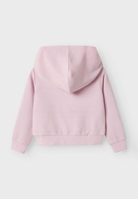 Helles rosa Kapuzensweatshirt mit geripptem Textur, langen Ärmeln und lockerer Passform. Verfügt über einen weichen Stoff und Bündchen am Saum.