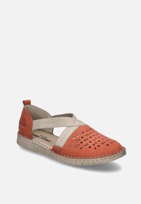 Orangene Lederschuhe mit beigem elastischem Kreuzriemen und Ausschnittdesign an der Zehe. Geflochtene Jute-Textur an der Sohle für einen natürlichen Look.