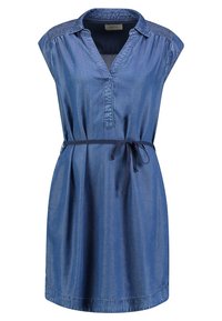Džínové šaty košilového stylu s výstřihem do V, krátkými rukávy a nařasenými detaily na ramenou. Součástí je látkový pásek na zavazování a nenápadné záhyby.