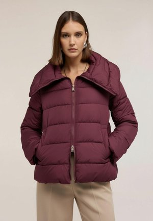 Burgundy puffer jacket with a large collar, front zipper, and quilted texture, featuring a loose fit and side pockets.