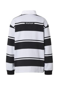 Maillot de rugby à manches longues avec des rayures horizontales blanches et noires et le texte "PEGADOR" sur le haut du dos, sous le col blanc.
