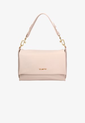 Sac à main rose pâle en cuir lisse avec un design plié, accents en métal doré, et une bandoulière ajustable courte. Logo de la marque affiché.