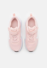 Nike Performance REVOLUTION 7 - Chaussures de running sur route - echo pink/summit white/white/black