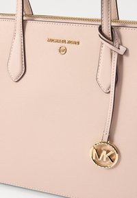 Michael Kors MARILYN jasnoróżowy