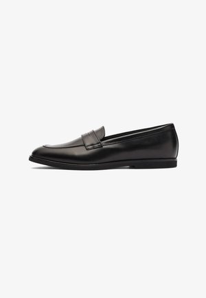 Schwarze Lederloafer mit glatter Oberfläche, runder Spitze und zweifacher Nahtakzentuierung im Obermaterial. Flache Gummisohle für Komfort.