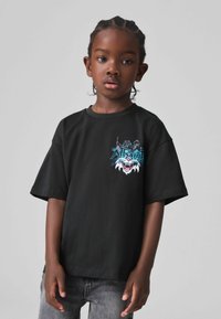 smALLSAINTS REGULAR FIT- GRAPHIC CREW - Marškinėliai su spaudiniu - black tomkat