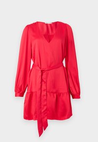 Robe rouge à manches longues, décolletée en V profond et taille cintrée. Fabriquée en tissu lisse, avec un ourlet à volants et une ceinture assortie.