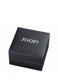 Czarny, teksturowany pudełko na prezent z logo "JOOP!" wytłoczonym na pokrywce w kolorze srebrnym. Kwadratowy kształt, gładkie wykończenie i czyste krawędzie.