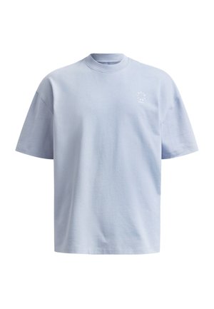 T-shirt azzurro chiaro a maniche corte con colletto rotondo e grafica ricamata sul petto. Realizzato in morbido tessuto di cotone.
