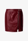 RUBY SKIRT - Minifalda - currant red