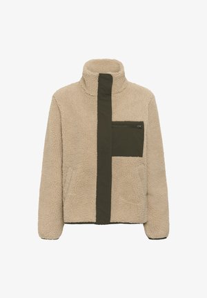 Beige Fleecejacke mit olivgrüner Reißverschlussleiste und Reißverschlusstasche auf der Brust, hohem Kragen und langen Ärmeln.