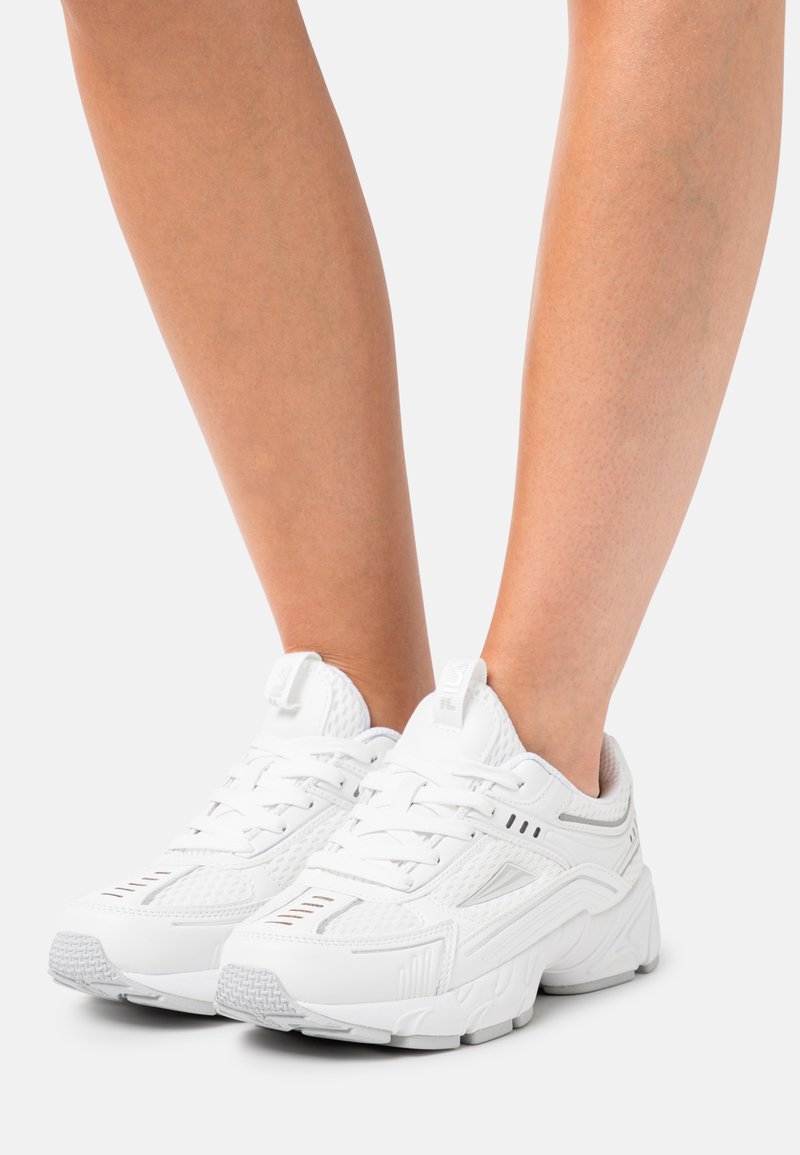 Fila - 2000 STUNNER  - Sneakers - white, Forstør