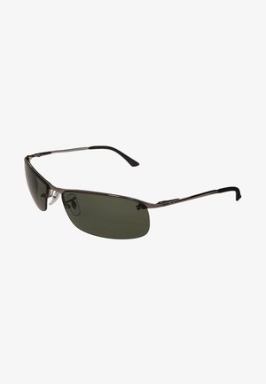 Sonnenbrille mit dunkelgrünen Gläsern, schlankem Metallrahmen, geschwungenem Design und verstellbaren Nasenpolstern. Verfügt über dünne, schwarze Bügel.