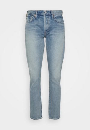 Ljusblå denimjeans med rak bendesign, fem fickor och knäppning med knapp. Tyget har en slät yta med subtila blekningsdetaljer.