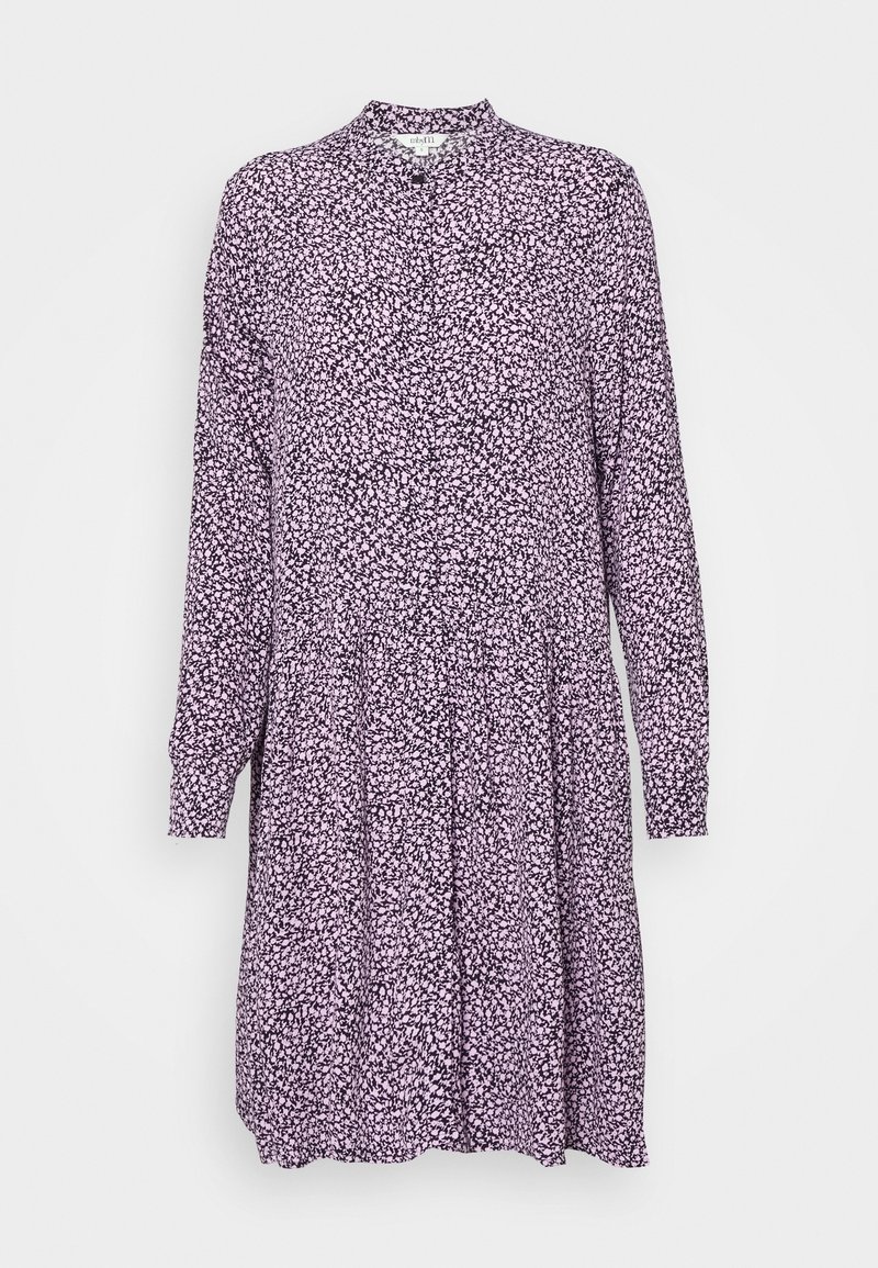 Langärmliges Kleid in lila mit einem floralen Muster. Verfügt über einen kragenbesetzten Ausschnitt und eine Knopfleiste, mit einem weit ausgestellten Rock. Das Material wirkt leicht.