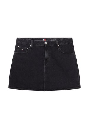 Černá džínsová sukně s rovnými střihy, středně vysokým pasem, zapínáním na knoflíky vpředu a designem s pěti kapsami. Obsahuje jemné švy a detail s logem.